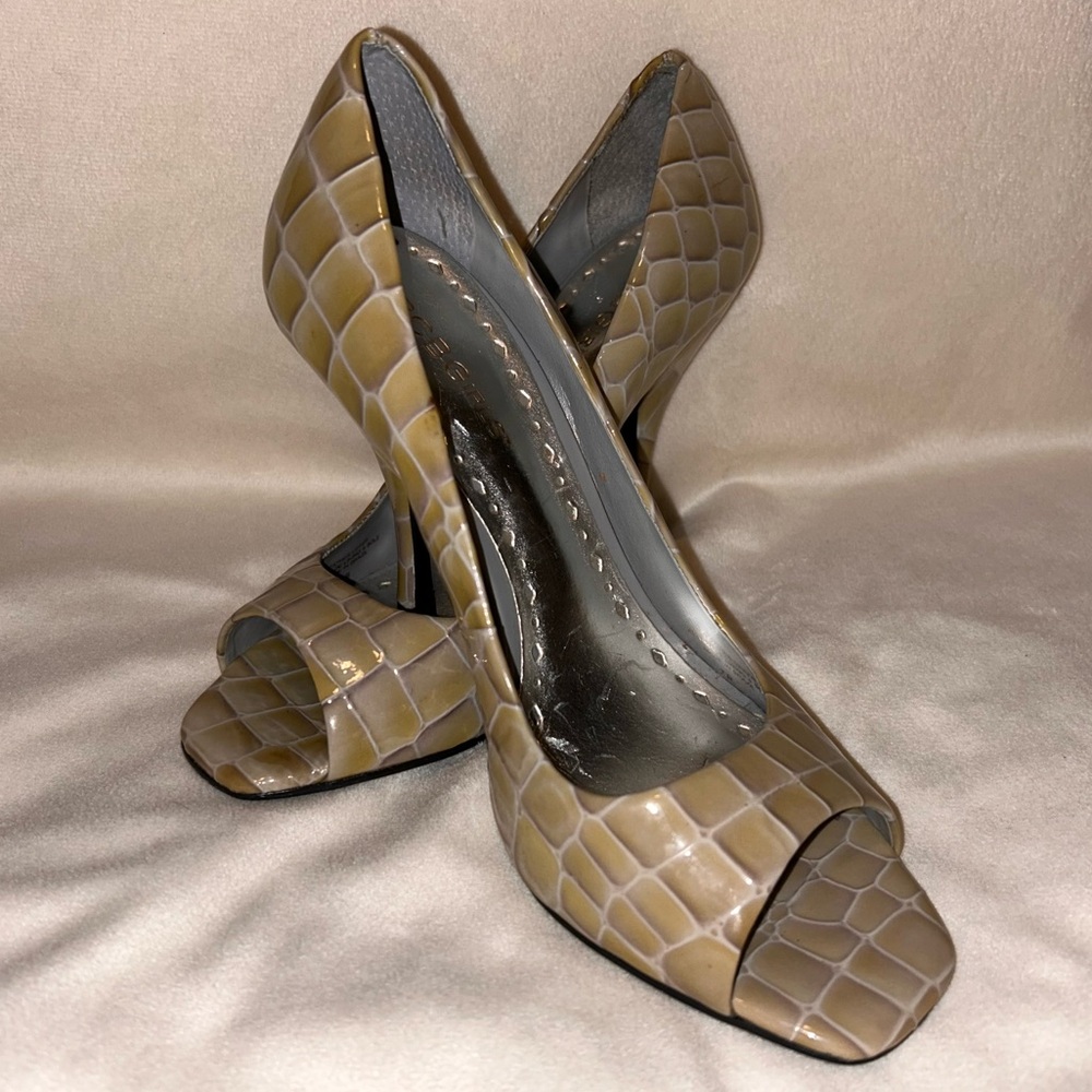 BCBGirls Faux Alligator Print Size 7 Heels